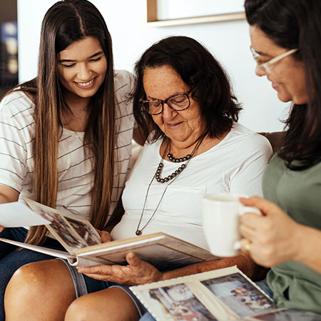 Alzheimer's Tool Reminiscing